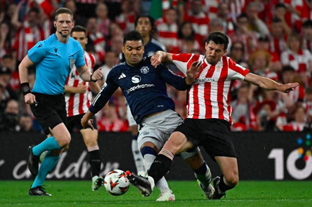 曼联主场大捷，球员赛后激动庆祝胜利，出现方法来自因为这样大小.