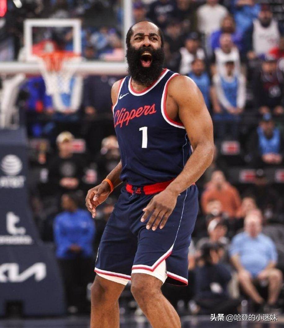 哈登重返赛场，险胜首场状态出色，勇士观众沸腾！比赛高潮迭起的简单介绍爱游戏AYX认证平台